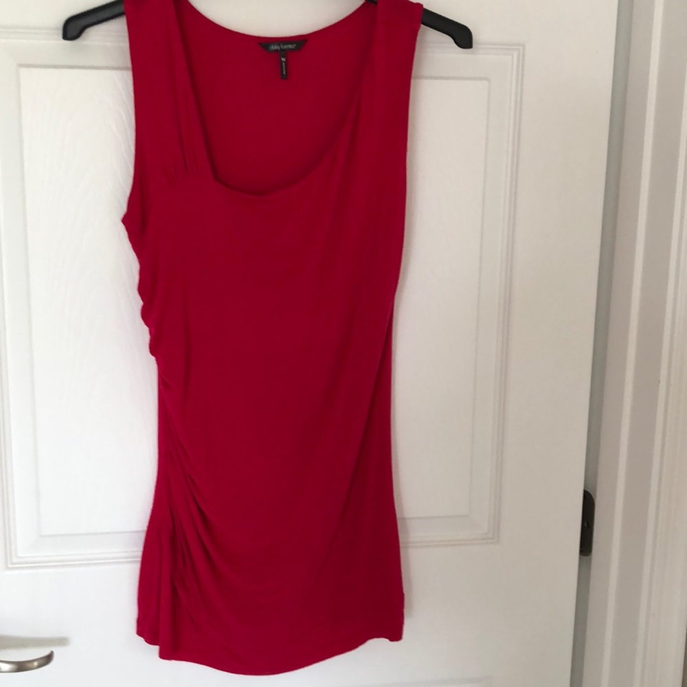 Daisy Fuentes pink tank